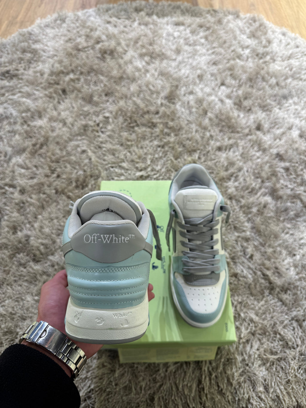 Off-White
Out Of Office leather sneakers
