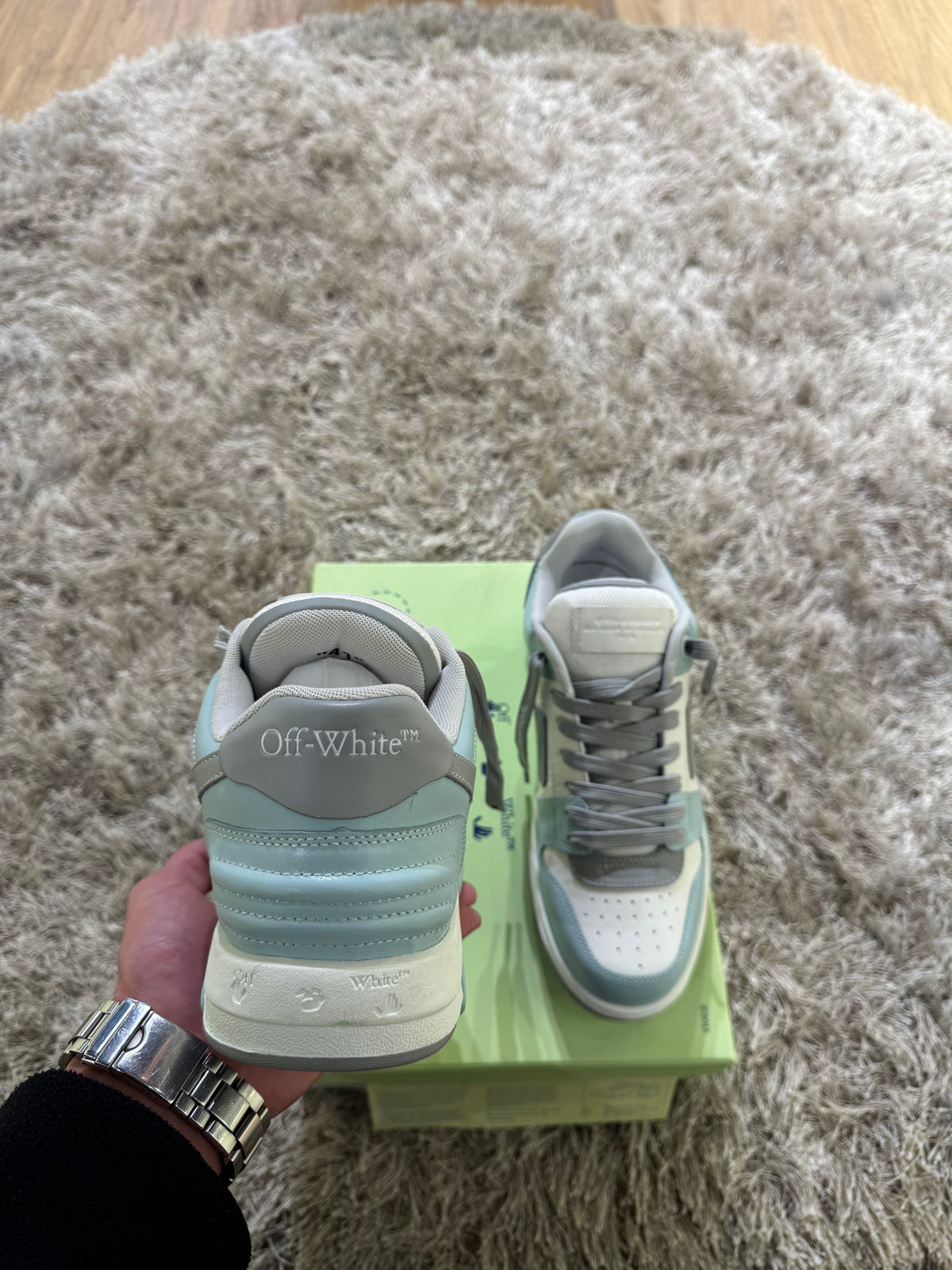 Off-White
Out Of Office leather sneakers