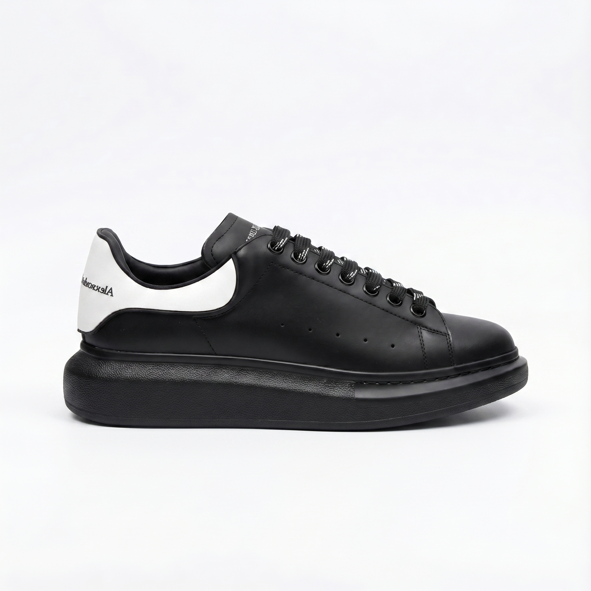 Alexander McQueen Oversized sneaker in   Black/white