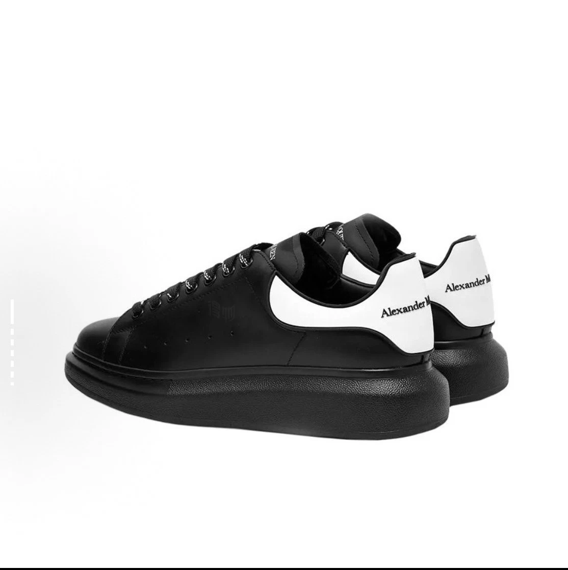 Alexander McQueen Oversized sneaker in   Black/white